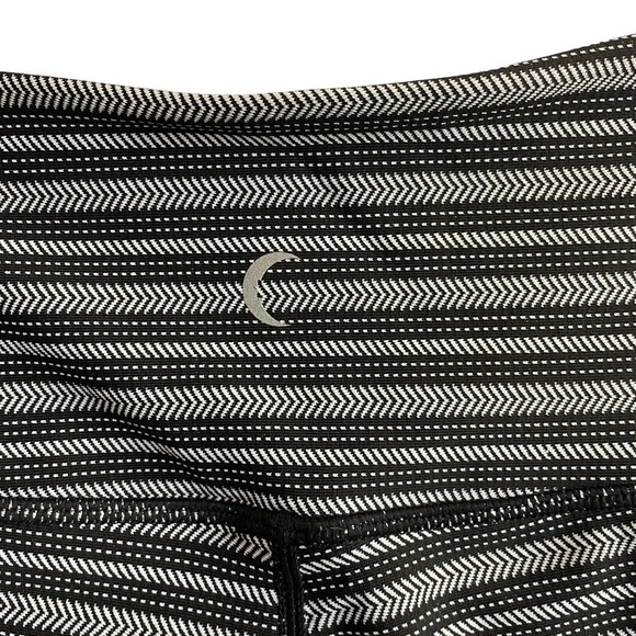 ZYIA Active Black Aztec Adrenaline 7/8 Leggings, Size 4 - Picture 7 of 8